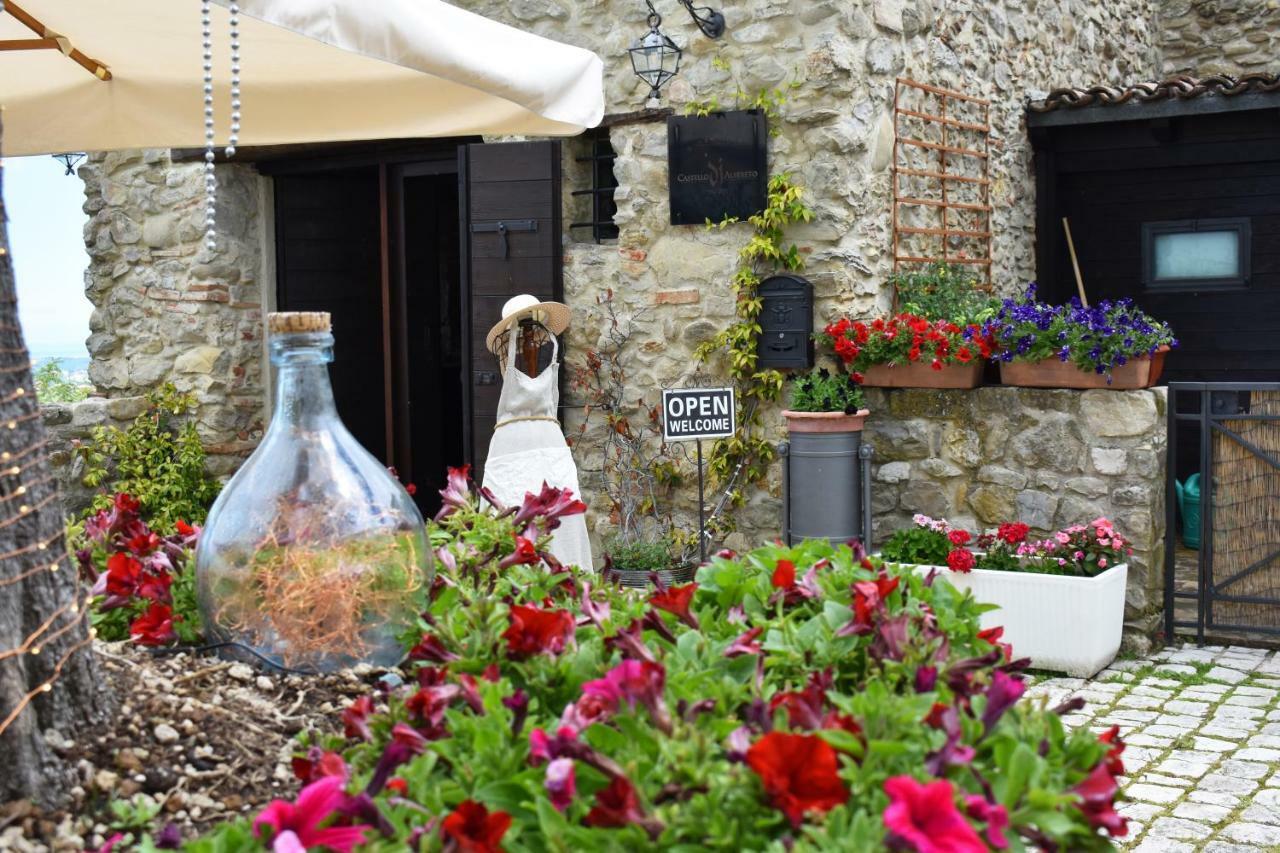Castello Di Albereto Hotel Trarivi Buitenkant foto